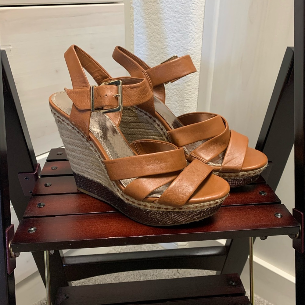 Gianni Bini leather wedge